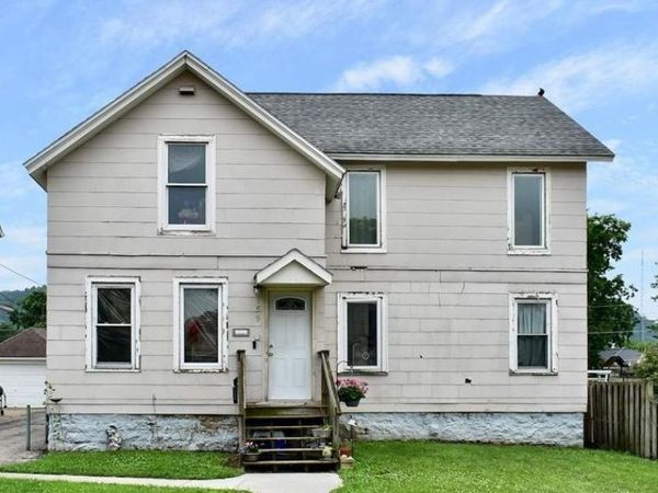 159 E King Street , Winona, MN 55987