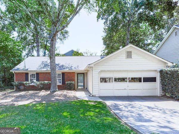 650 Radford Circle, Woodstock, GA 30188