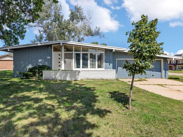 2500 Falbrook Drive NE, Cedar Rapids, IA 52402