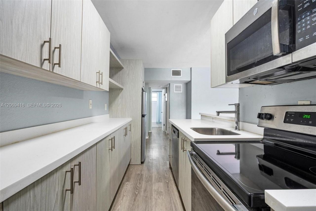 1135 8th St, Unit 8, Miami Beach, FL 33139 Photo