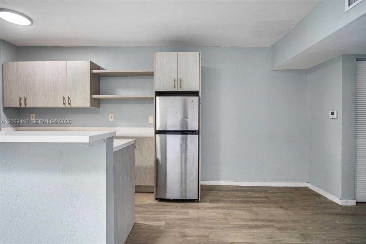1135 8th St, Unit 8, Miami Beach, FL 33139 Photo