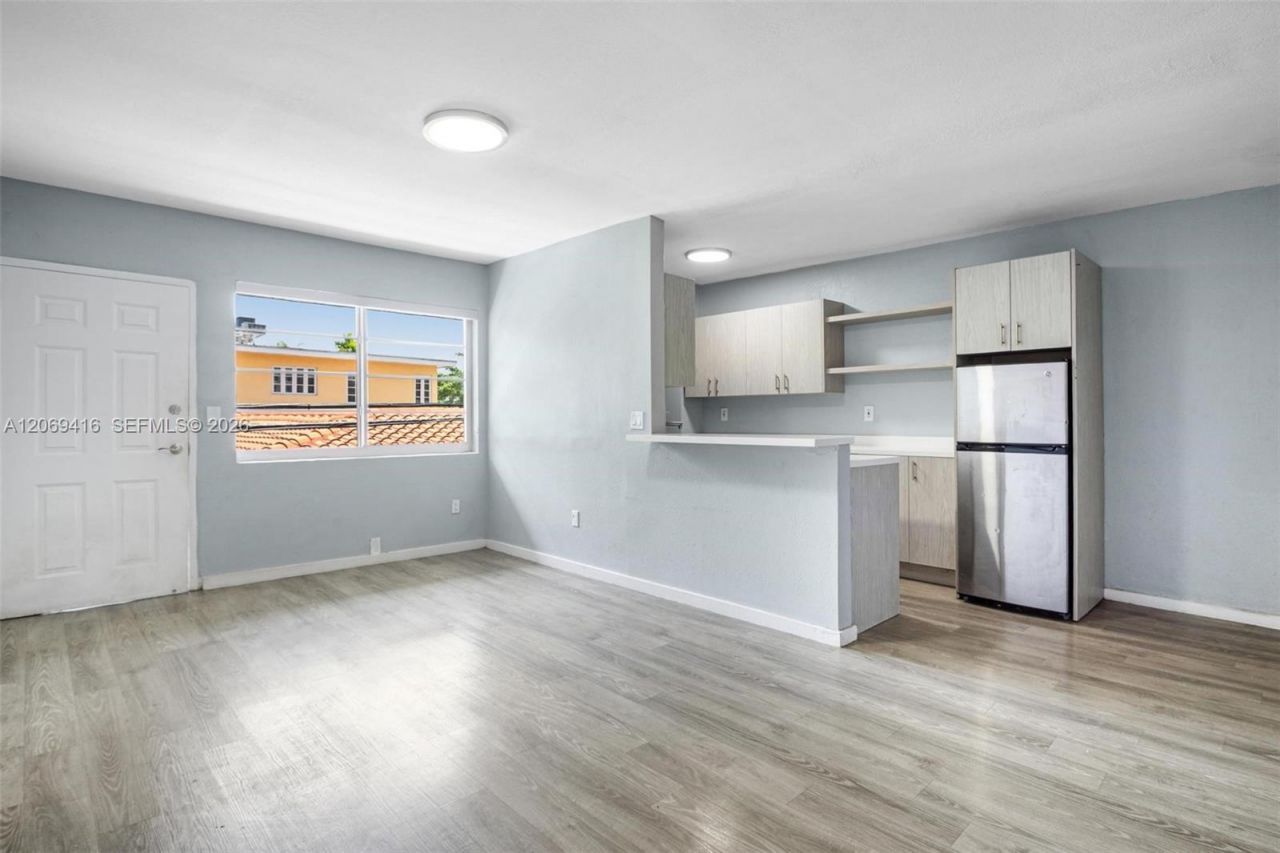 1135 8th St, Unit 8, Miami Beach, FL 33139 Photo