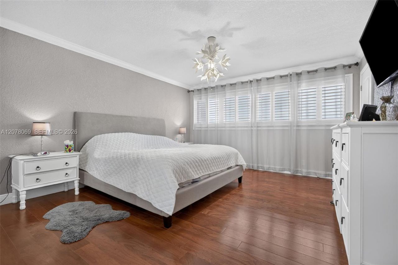 329 SE 3rd St , Unit 501T, Hallandale Beach, FL 33009 Photo
