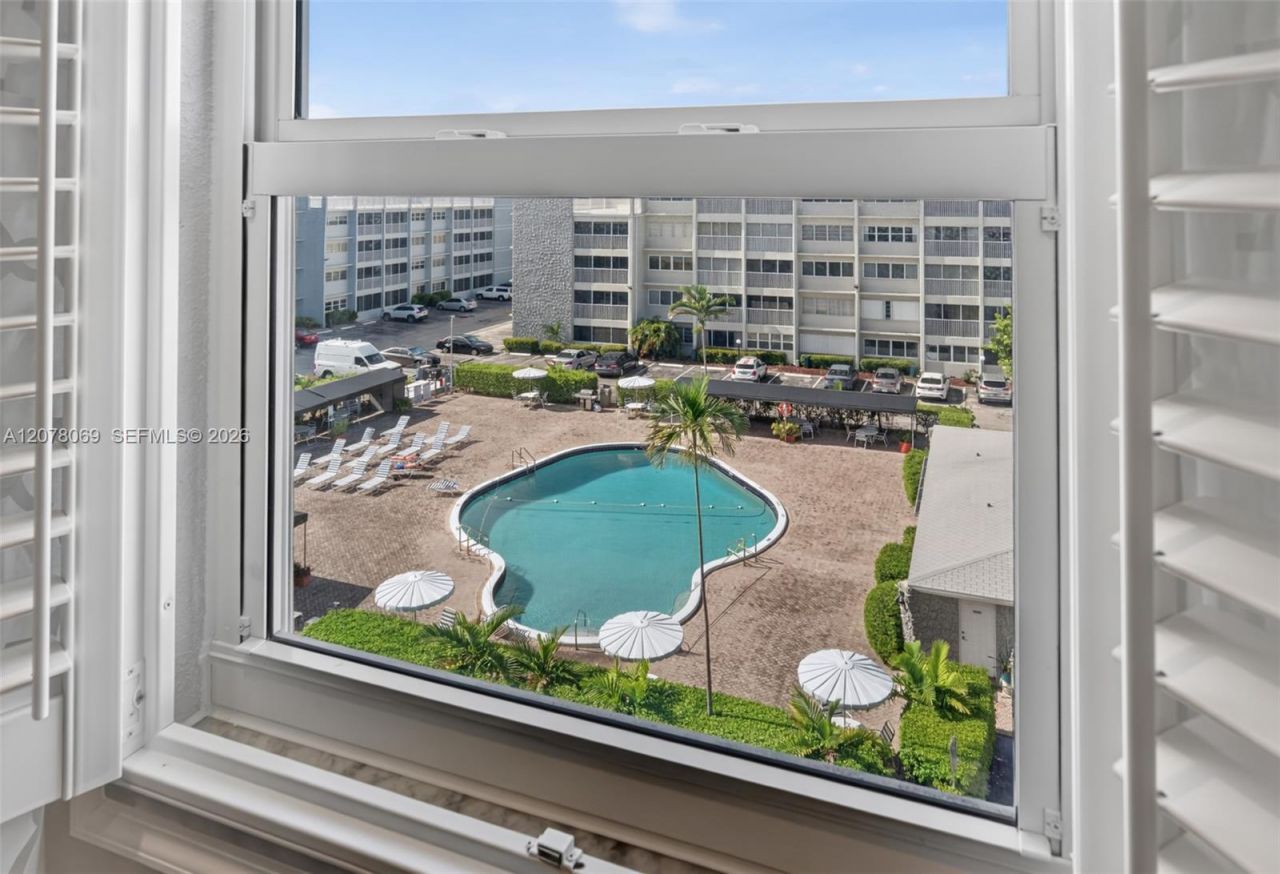 329 SE 3rd St , Unit 501T, Hallandale Beach, FL 33009 Photo