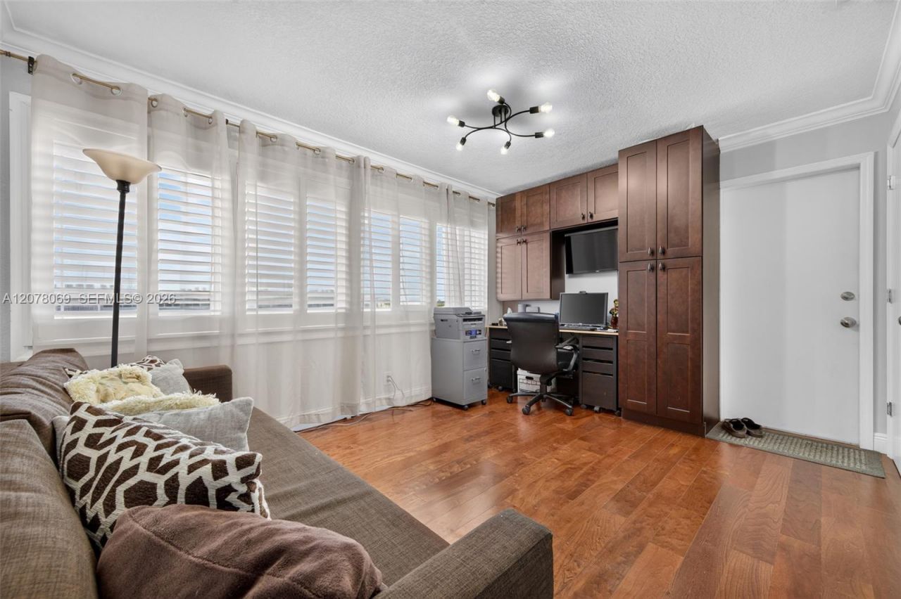 329 SE 3rd St , Unit 501T, Hallandale Beach, FL 33009 Photo
