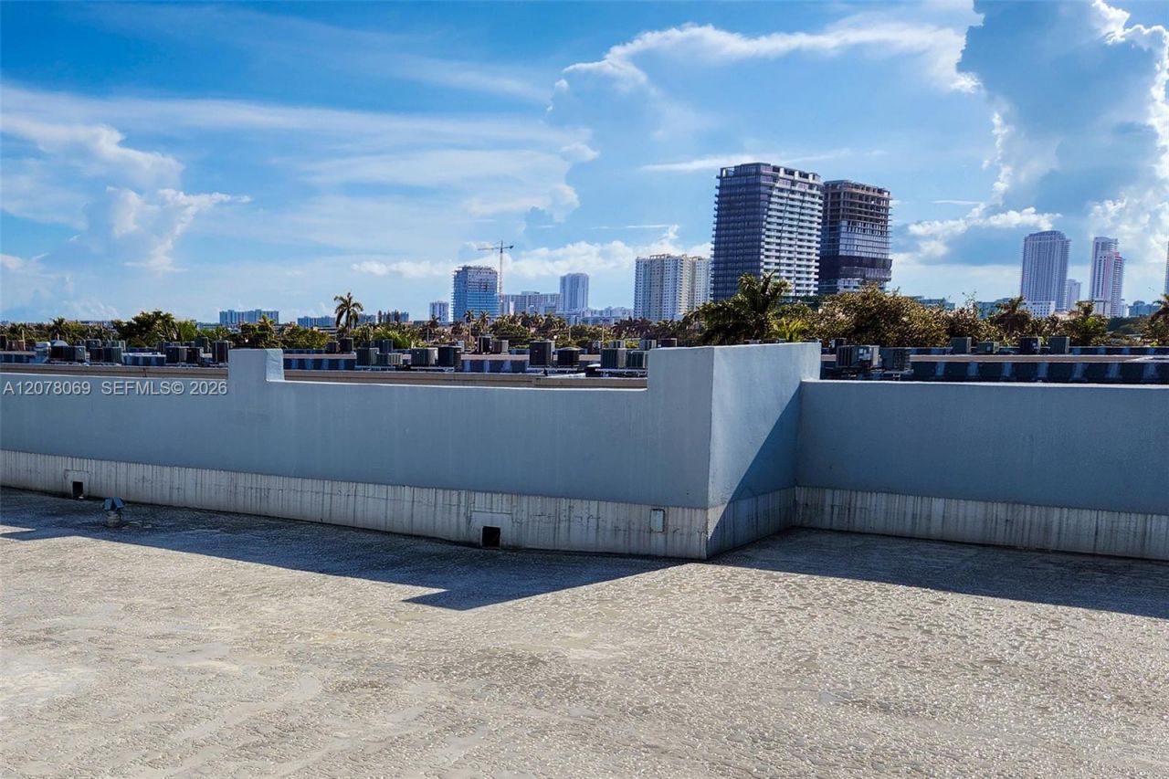 329 SE 3rd St , Unit 501T, Hallandale Beach, FL 33009 Photo