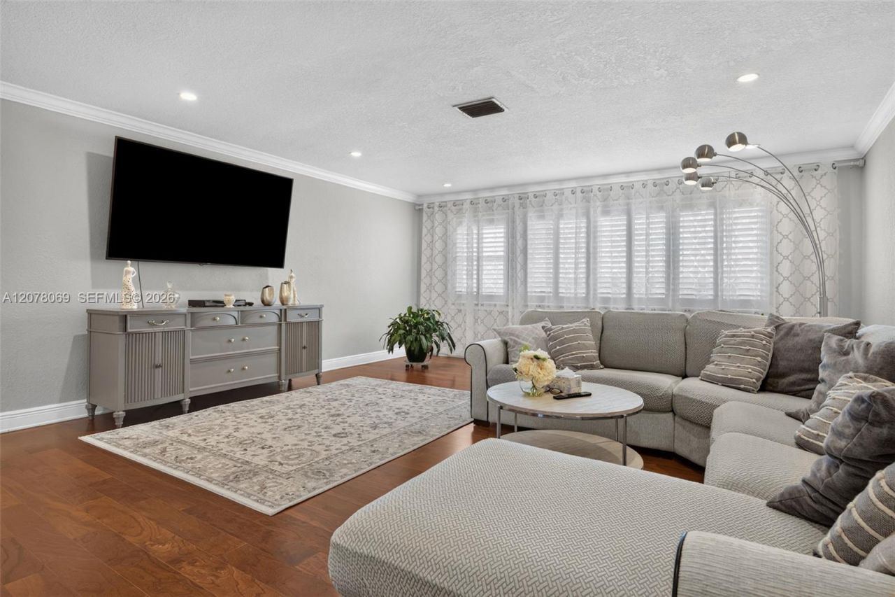 329 SE 3rd St , Unit 501T, Hallandale Beach, FL 33009 Photo
