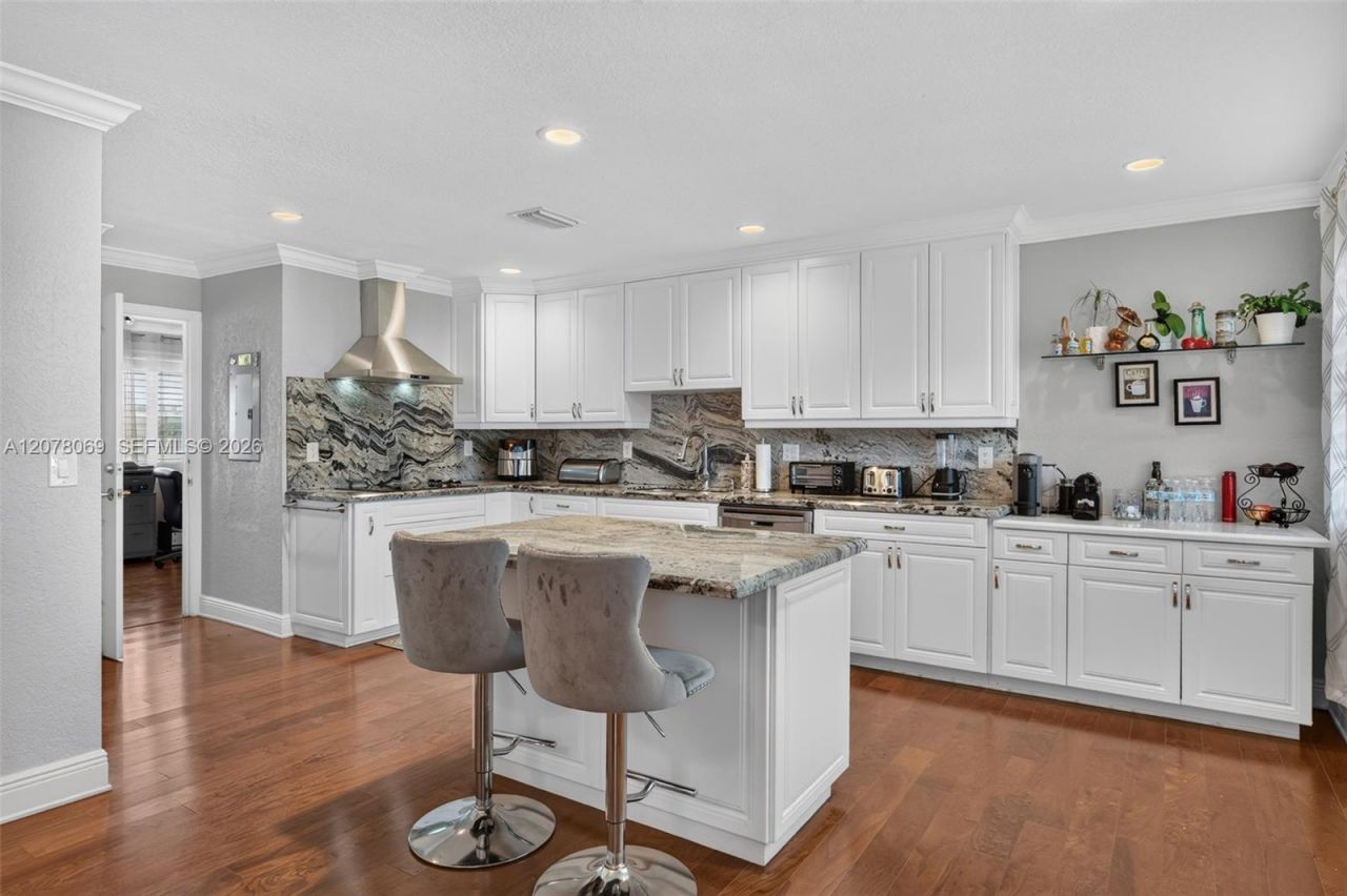 329 SE 3rd St , Unit 501T, Hallandale Beach, FL 33009 Photo
