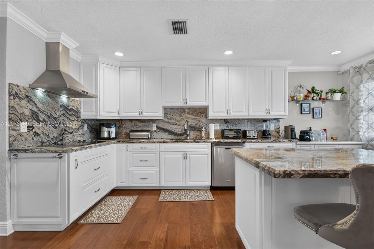 329 SE 3rd St , Unit 501T, Hallandale Beach, FL 33009 Photo