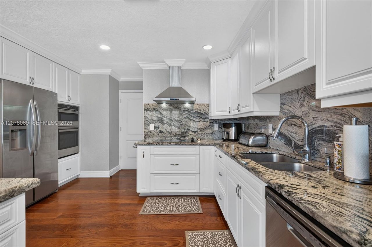 329 SE 3rd St , Unit 501T, Hallandale Beach, FL 33009 Photo