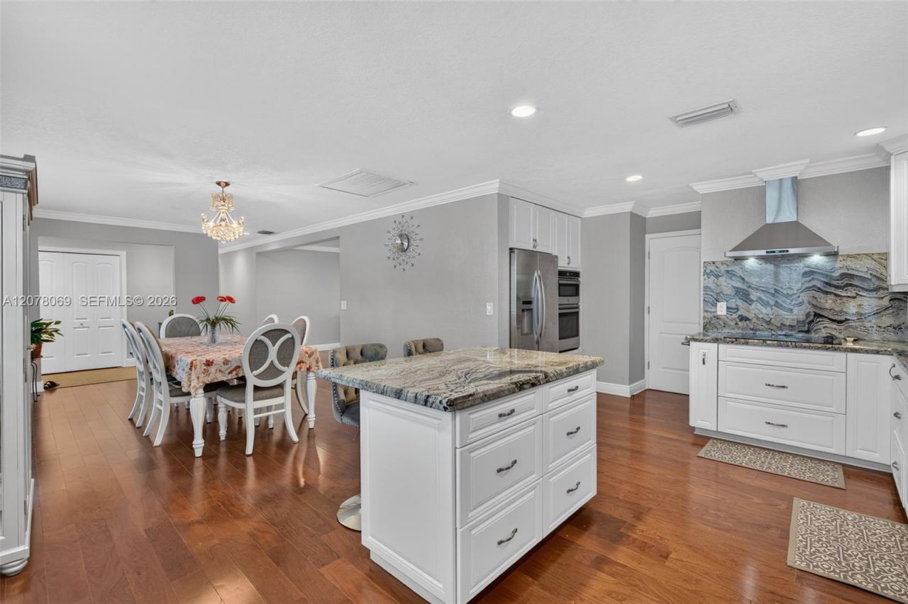 329 SE 3rd St , Unit 501T, Hallandale Beach, FL 33009 Photo