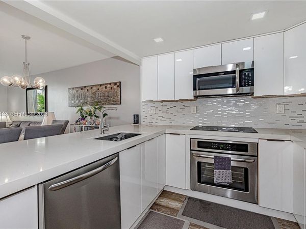 492 NW 165th St Rd , Unit C112, Miami, FL 33169