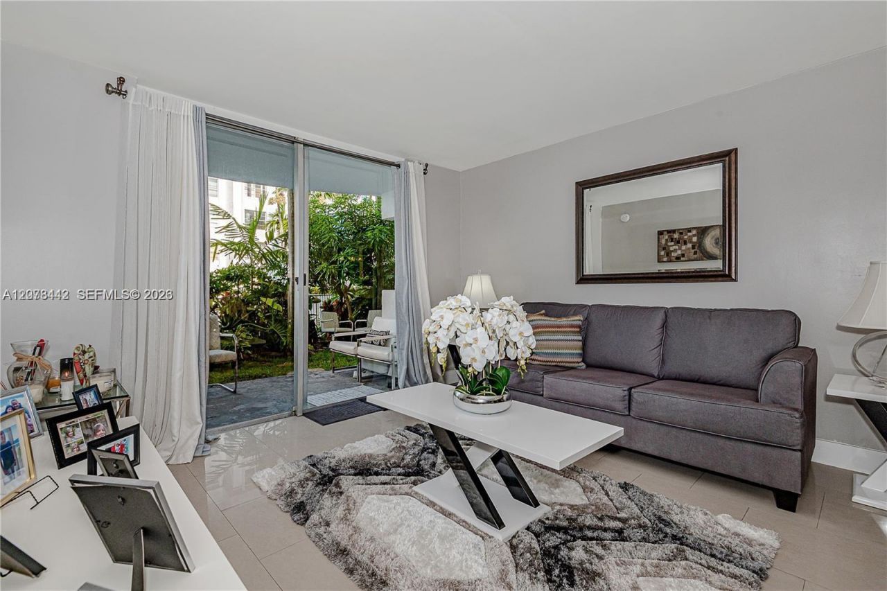 492 NW 165th St Rd , Unit C112, Miami, FL 33169 Photo