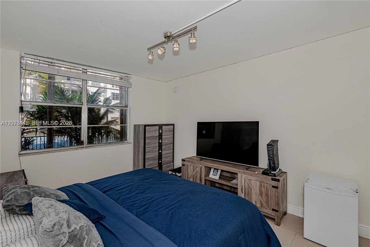 492 NW 165th St Rd , Unit C112, Miami, FL 33169 Photo
