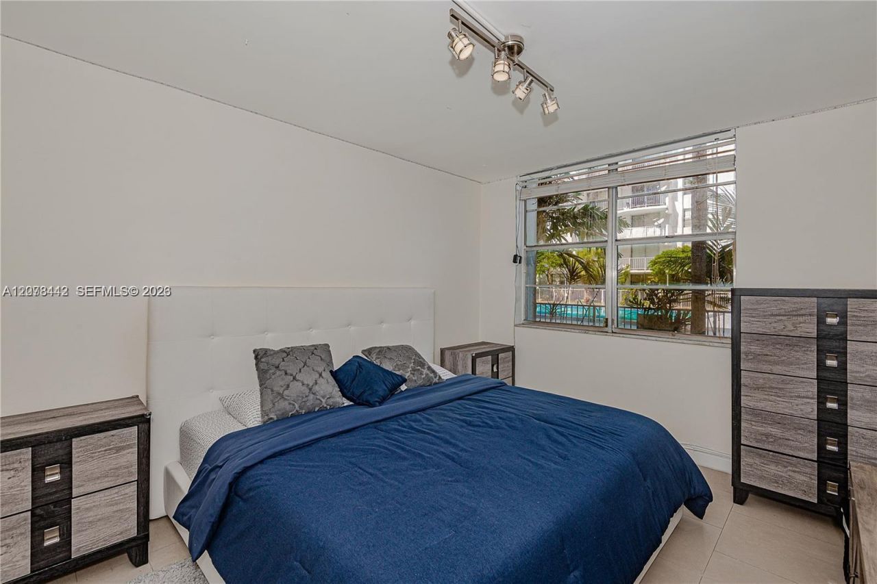 492 NW 165th St Rd , Unit C112, Miami, FL 33169 Photo