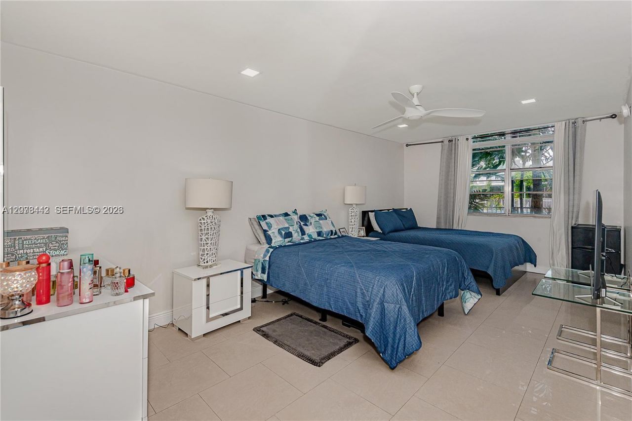492 NW 165th St Rd , Unit C112, Miami, FL 33169 Photo