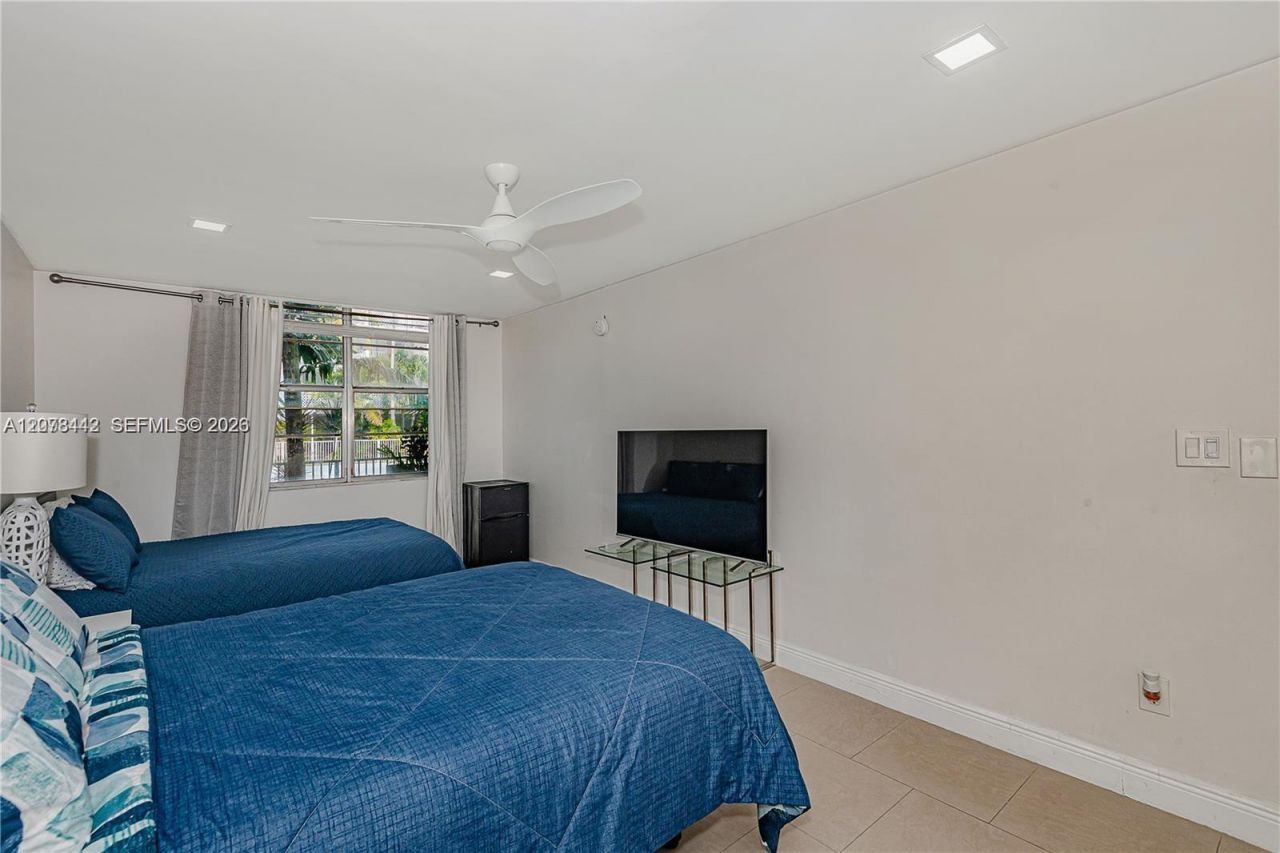 492 NW 165th St Rd , Unit C112, Miami, FL 33169 Photo