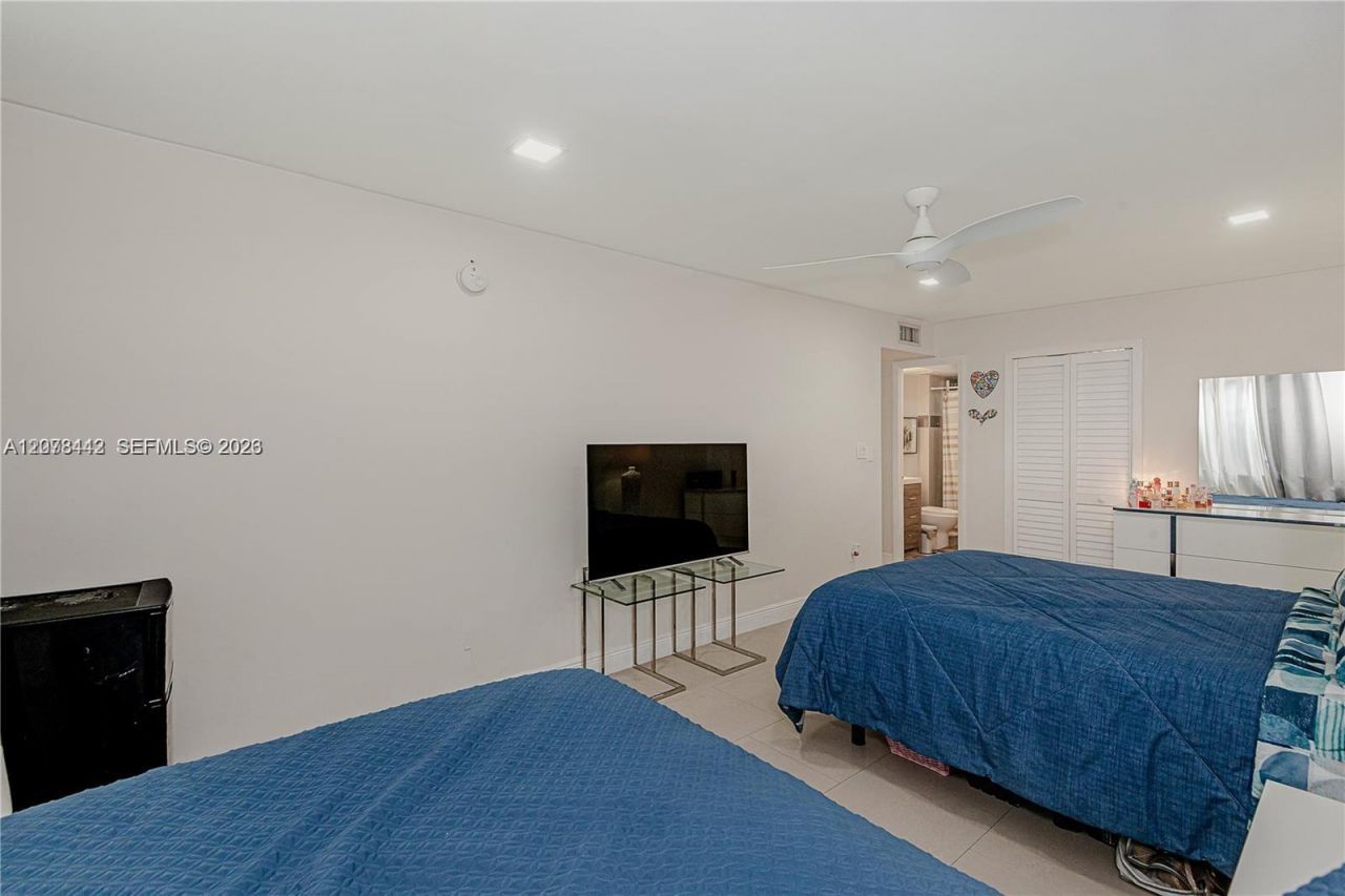 492 NW 165th St Rd , Unit C112, Miami, FL 33169 Photo