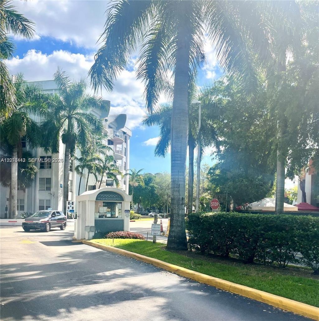 492 NW 165th St Rd , Unit C112, Miami, FL 33169 Photo