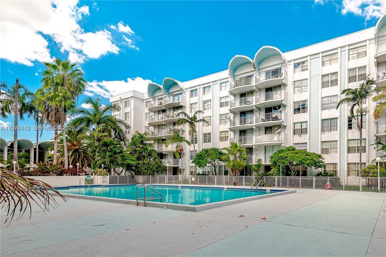 492 NW 165th St Rd , Unit C112, Miami, FL 33169 Photo