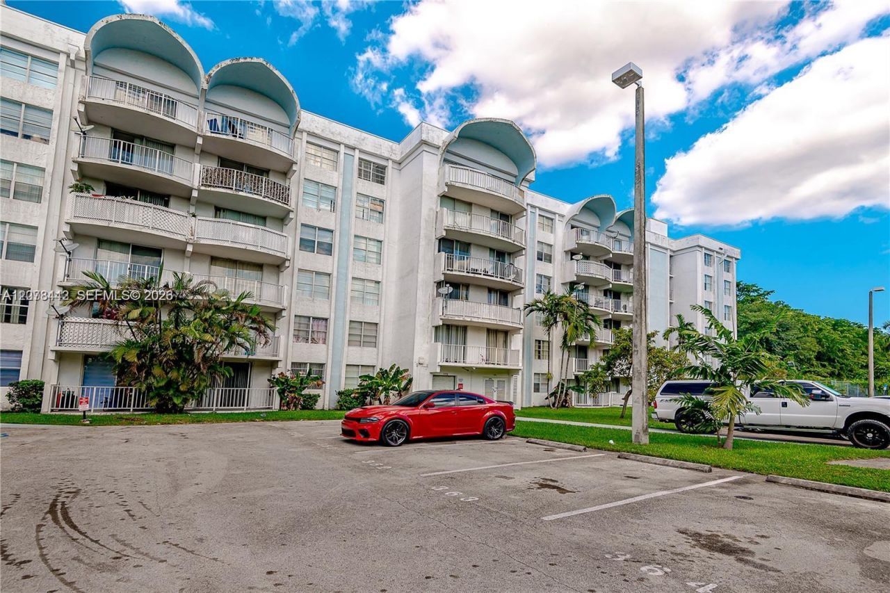 492 NW 165th St Rd , Unit C112, Miami, FL 33169 Photo