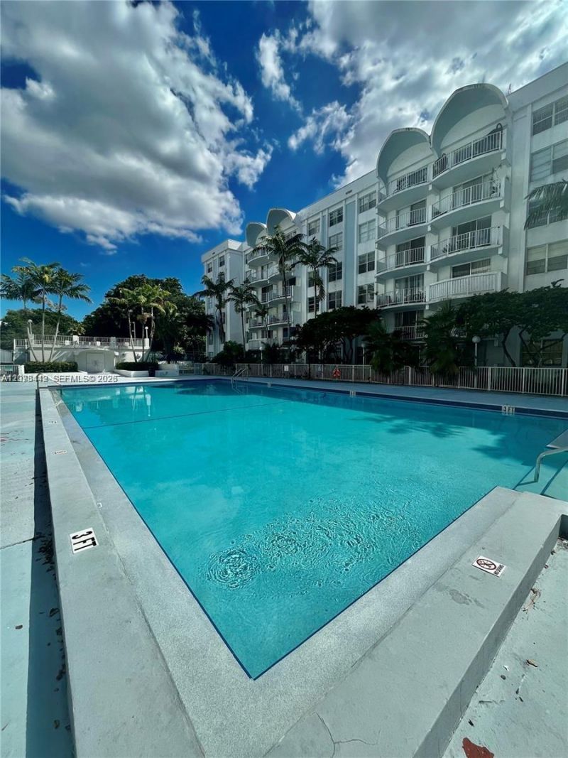 492 NW 165th St Rd , Unit C112, Miami, FL 33169 Photo