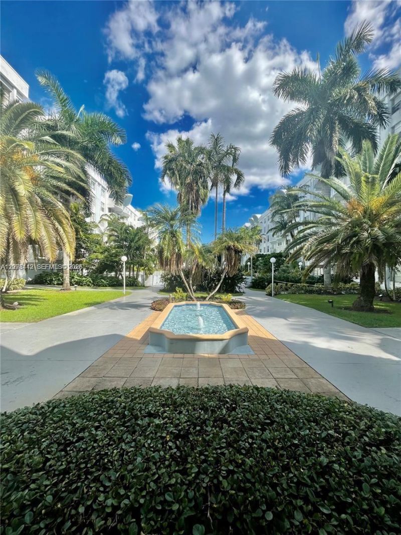 492 NW 165th St Rd , Unit C112, Miami, FL 33169 Photo
