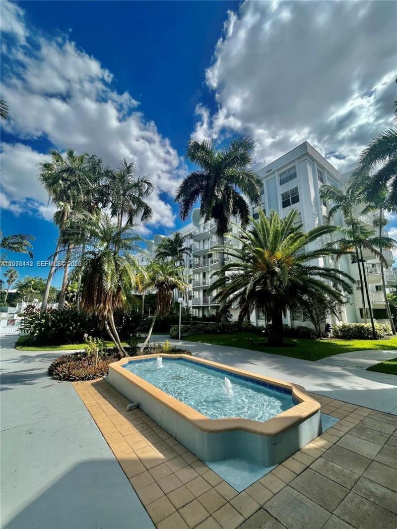 492 NW 165th St Rd , Unit C112, Miami, FL 33169 Photo