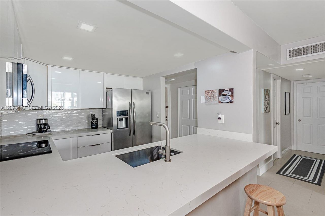 492 NW 165th St Rd , Unit C112, Miami, FL 33169 Photo