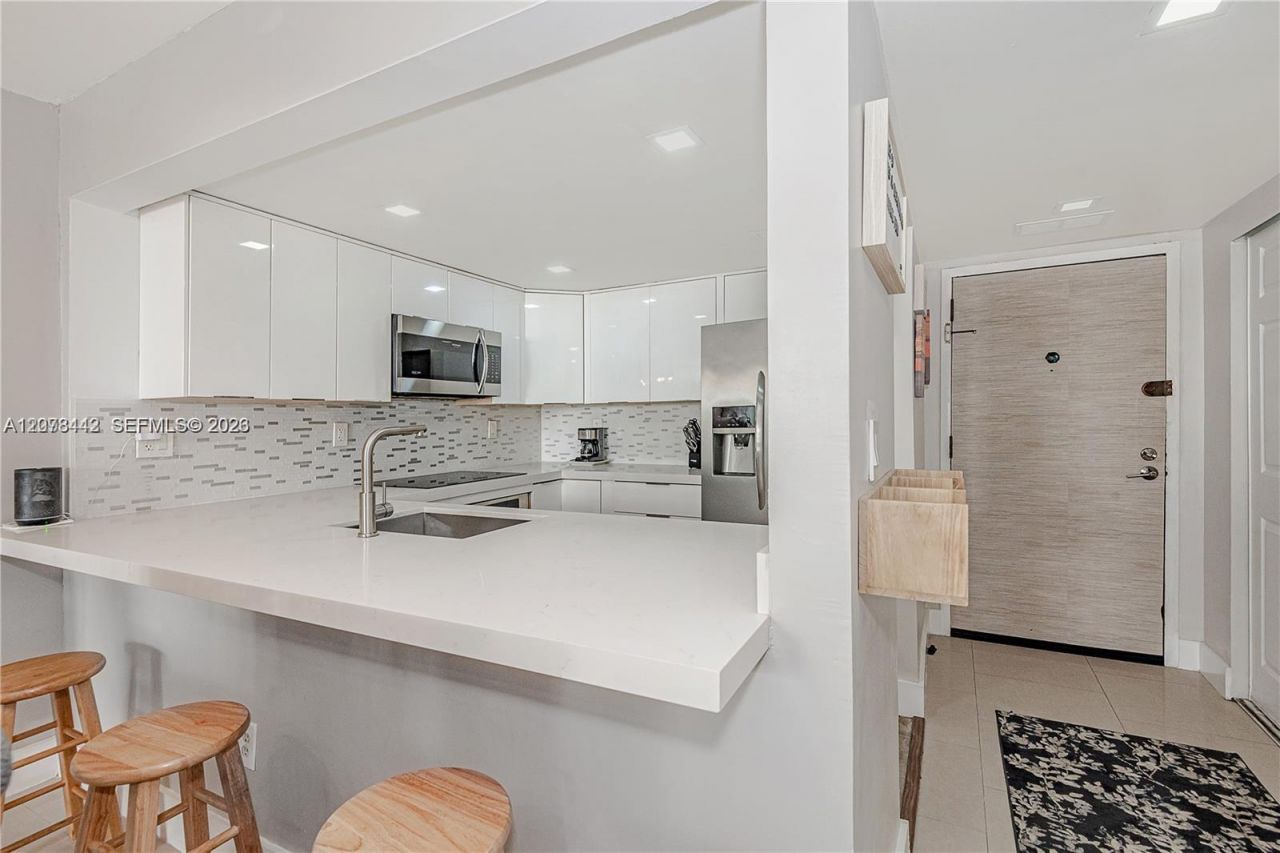 492 NW 165th St Rd , Unit C112, Miami, FL 33169 Photo