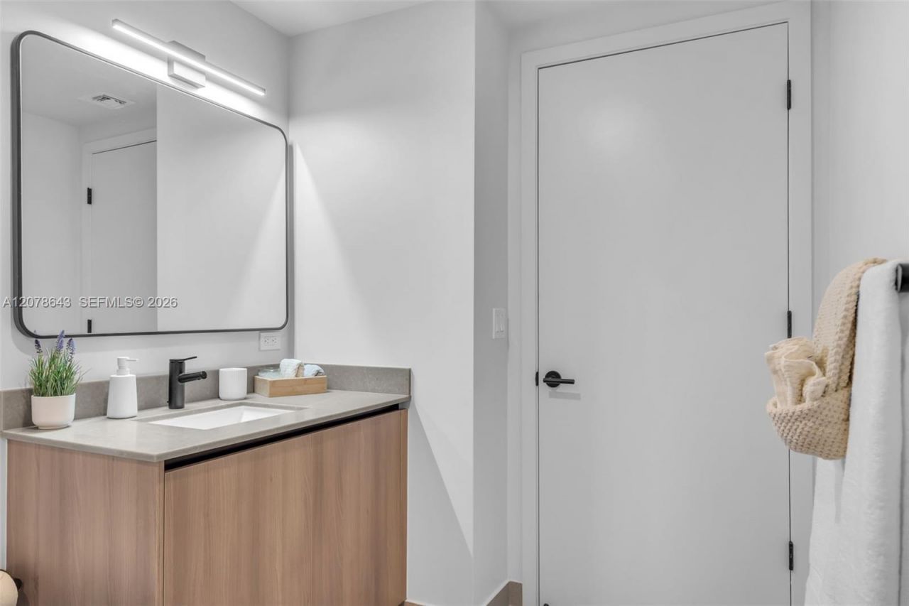 121 NE 5th St , Unit 2708, Miami, FL 33132 Photo