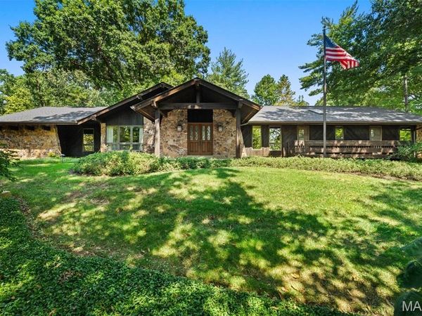 7 Villa Coublay, Frontenac, MO 63131
