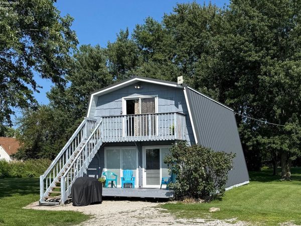 102 Fairview Lane, Kelleys Island, OH 43438