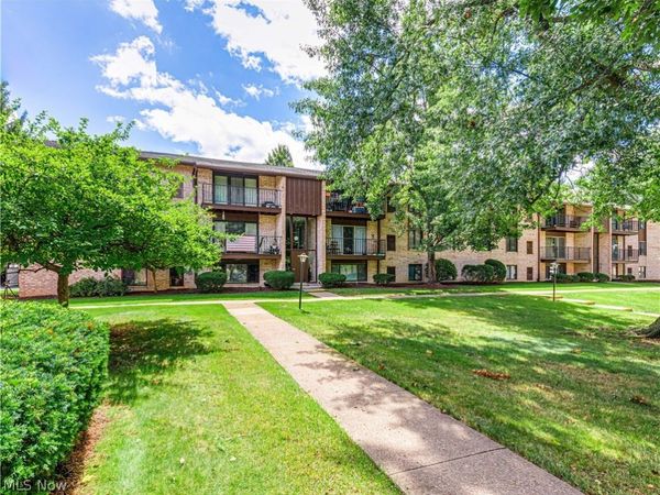 16465 Heather Lane, Unit 304, Middleburg Heights, OH 44130