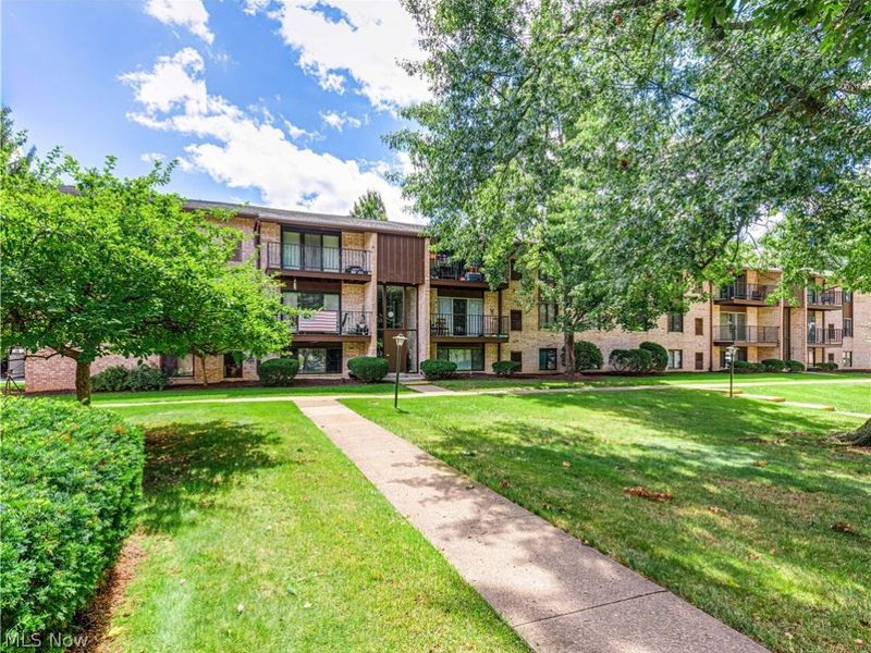 16465 Heather Lane, Unit 304, Middleburg Heights, OH 44130 Photo 1