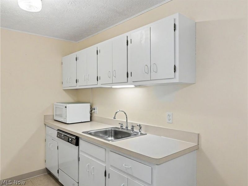 16465 Heather Lane, Unit 304, Middleburg Heights, OH 44130 Photo 8