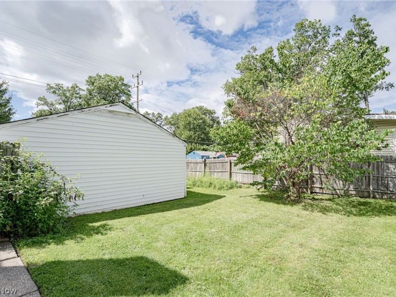14218 Viola Avenue, Cleveland, OH 44111 Photo 18
