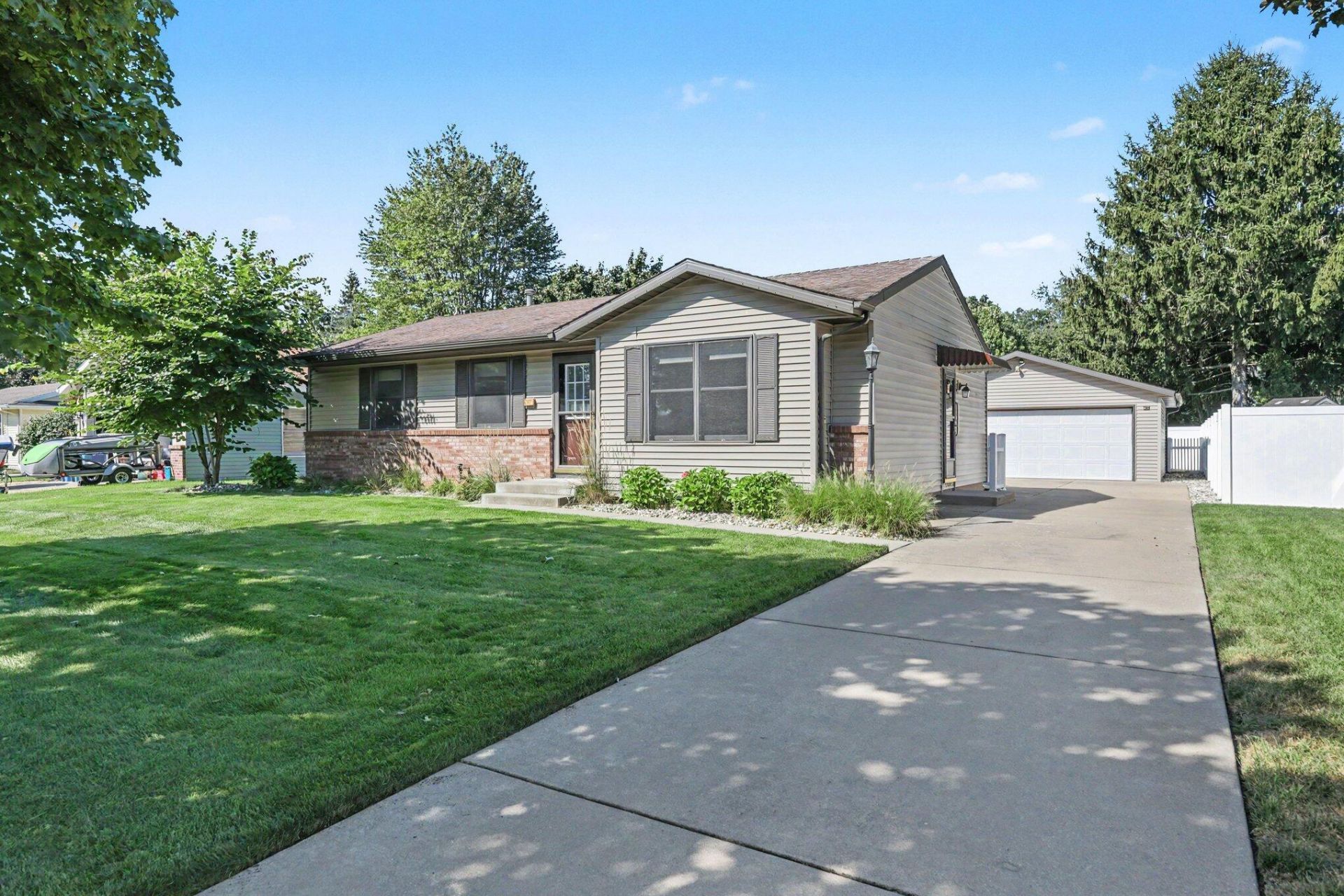 3461 Auburn Avenue Ne, Grand Rapids, MI 49525 Main Photo
