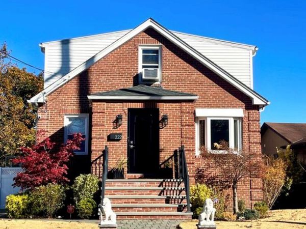 222 Centre Avenue , Lindenhurst, NY 11757
