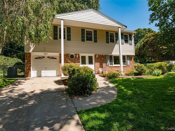 8 Salisbury Drive N, East Northport, NY 11731