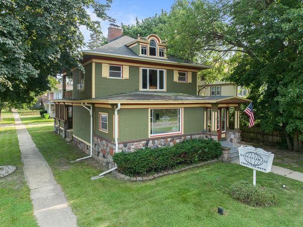 520 E Walworth AVENUE, Delavan, WI 53115