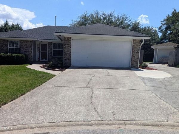 2715 ROCHFORD Court, Jacksonville, FL 32225
