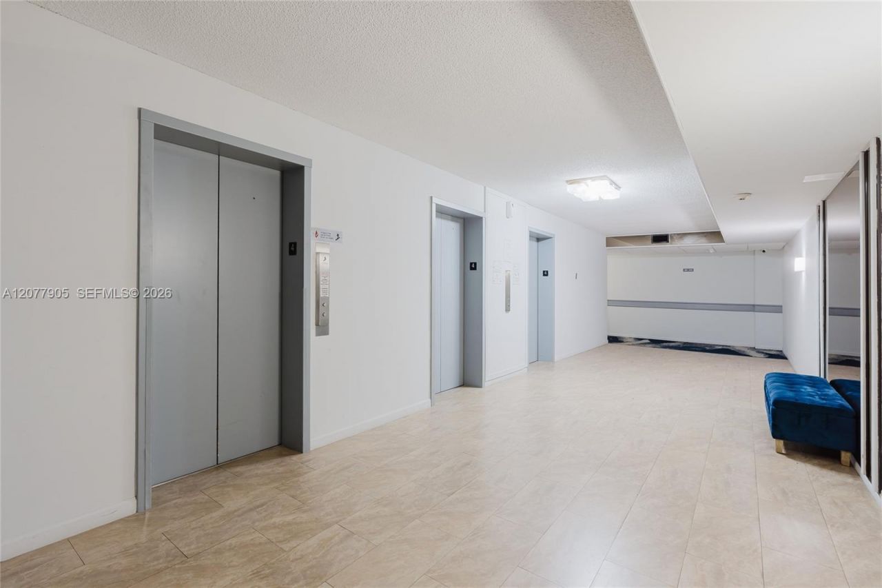 3800 Hillcrest Dr, Unit 412, Hollywood, FL 33021 Photo