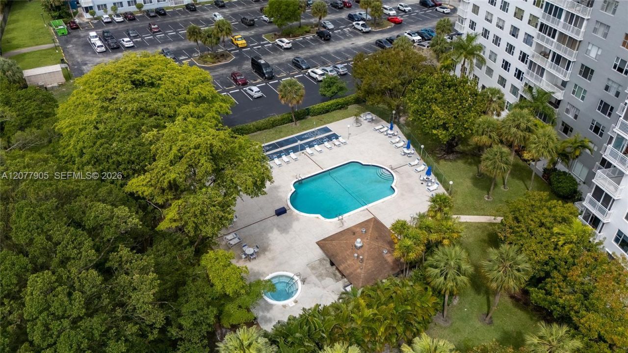 3800 Hillcrest Dr, Unit 412, Hollywood, FL 33021 Photo
