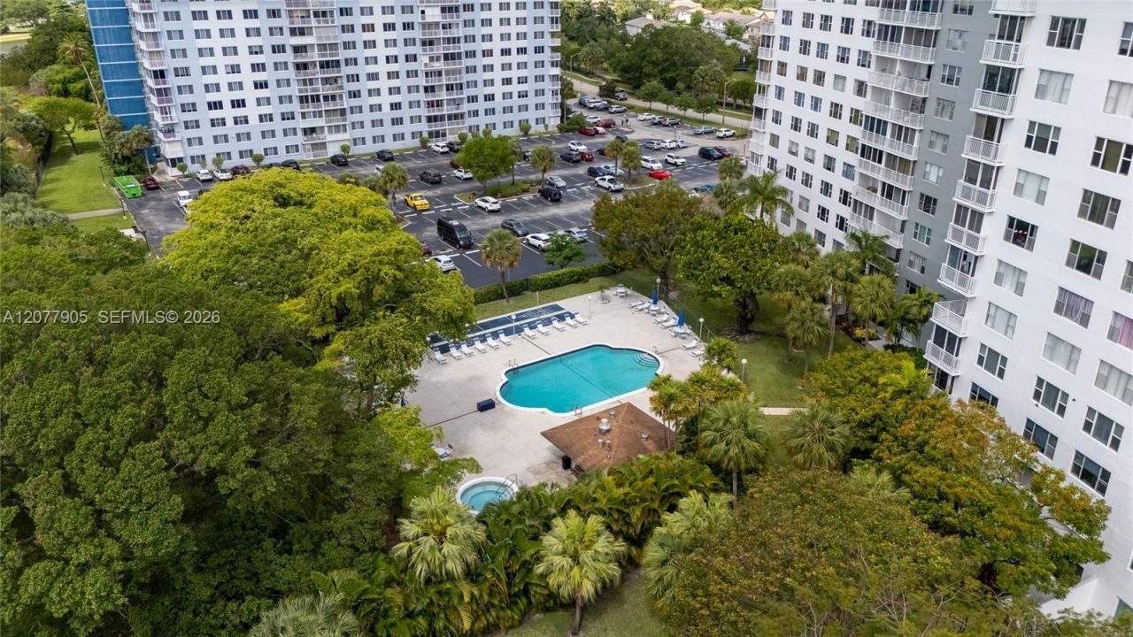 3800 Hillcrest Dr, Unit 412, Hollywood, FL 33021 Photo