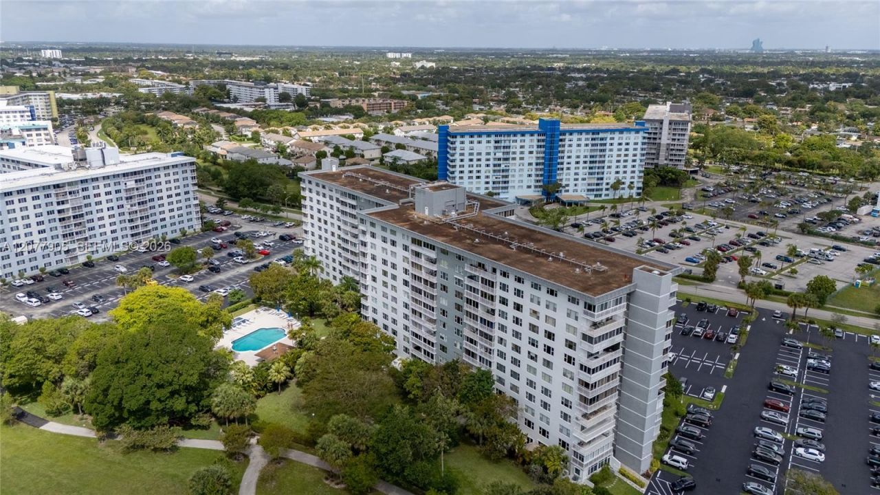 3800 Hillcrest Dr, Unit 412, Hollywood, FL 33021 Photo
