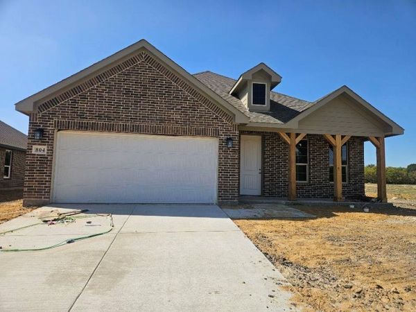 804 Silverleaf Drive, Ennis, TX 75119