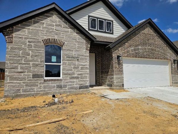 806 Silverleaf Drive, Ennis, TX 75119
