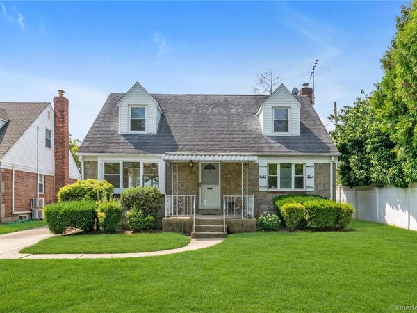 33 Michael Lane, New Hyde Park, NY 11040