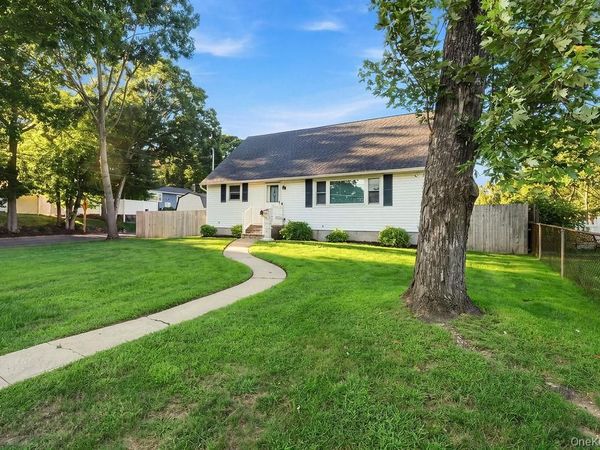 731 Muncey Road, West Islip, NY 11795